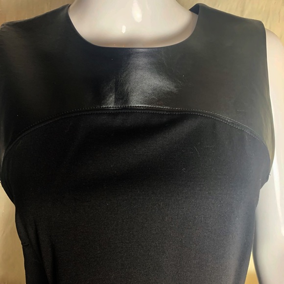 Banana Republic sleeveless top size 10 black - Picture 2 of 8